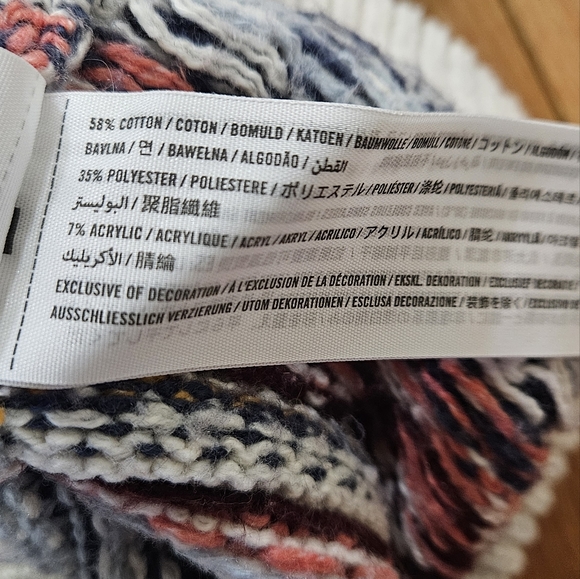 Abercrombie and Fitch Women's Off The Shoulders Sweater Size XS - Picture 2 of 7